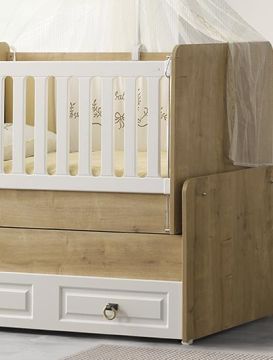 Esla Büyüyen Beşik Yavrulu