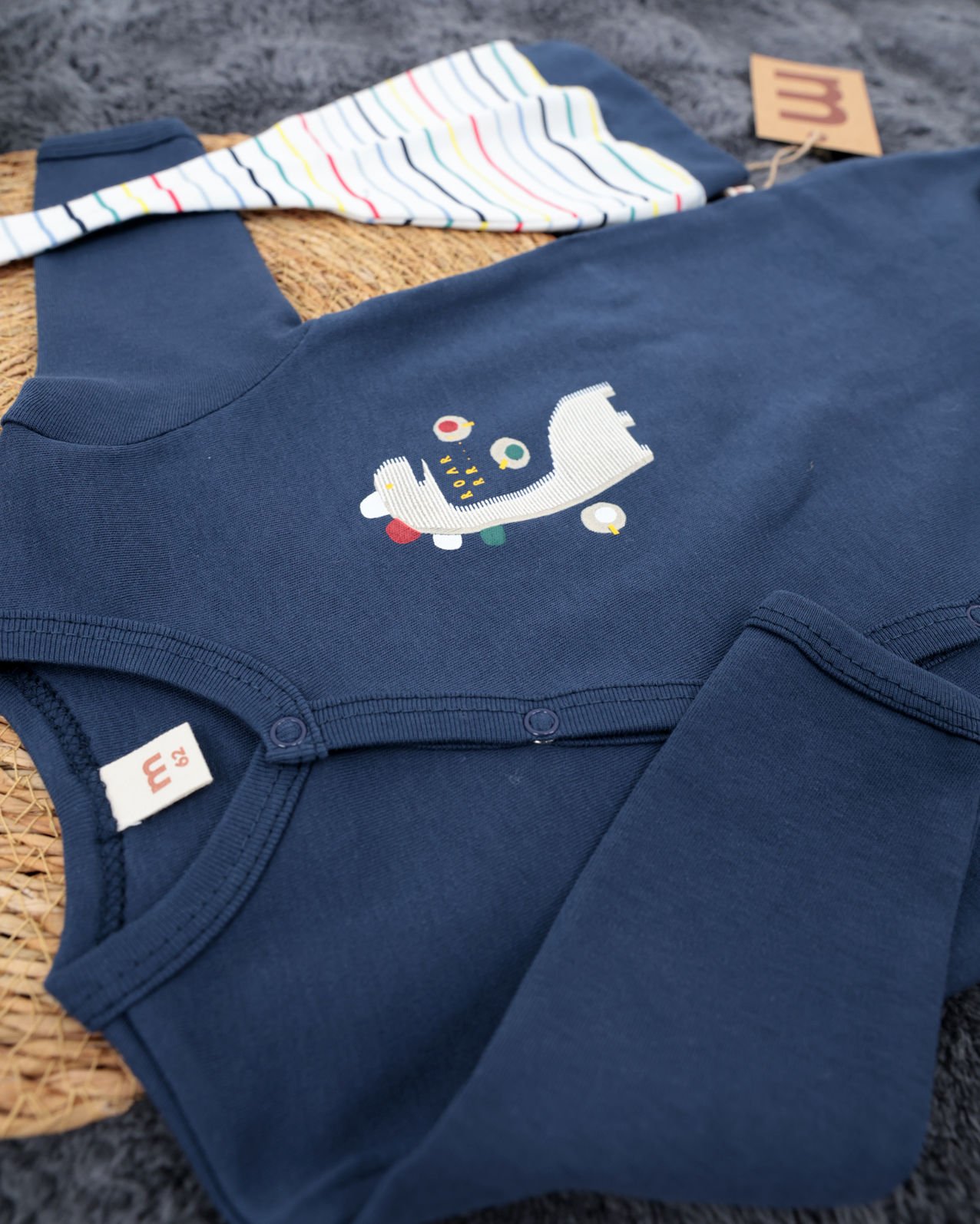 Zürafa Desenli Bebek Tulum / Şapka Hediye / %100 Pamuklu Kumaş Yenidoğan Tulum Lacivert - 3-6 Ay