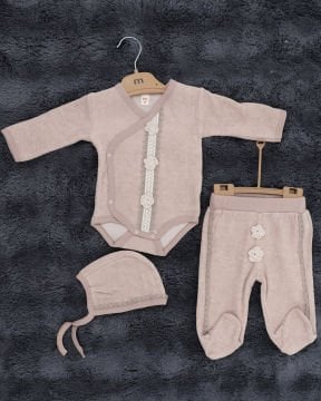 Organik Havlu Kumaştan Kruvaze Bebek Takımı (Body, Pantolon ve Şapka)