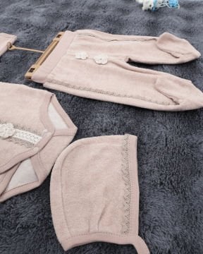 Organik Havlu Kumaştan Kruvaze Bebek Takımı (Body, Pantolon ve Şapka)