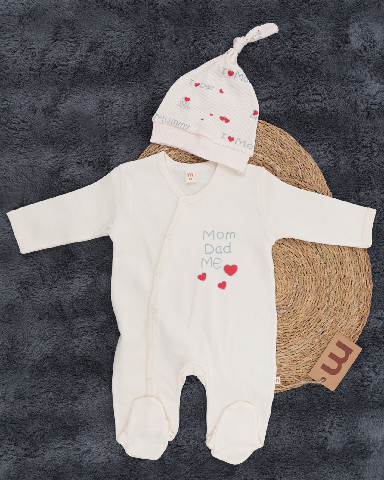 I Love Dad & Mom Baskılı Bebek Tulum – %100 Pamuk + Şapka Hediyeli