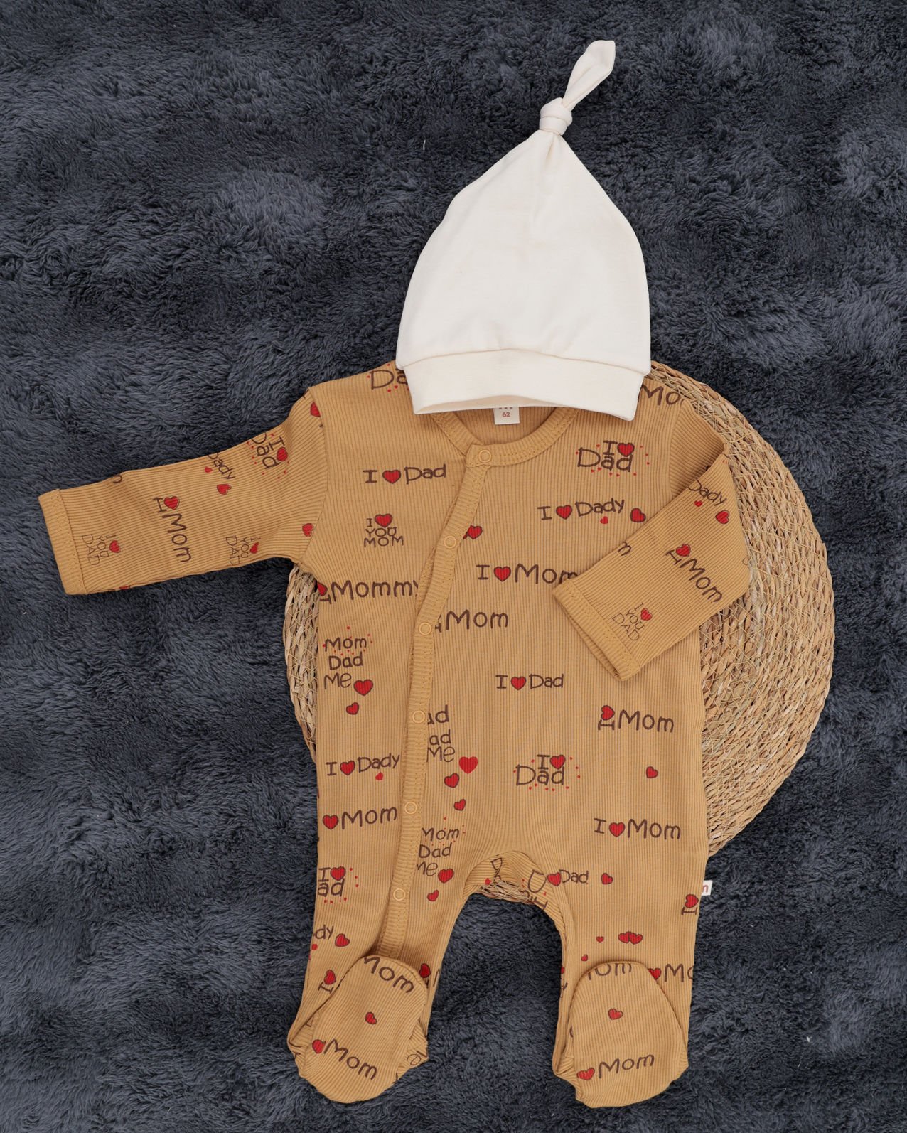 I Love Dad & Mom Baskılı Bebek Tulum – %100 Pamuk + Şapka Hediyeli Kahve - 0-3 Ay